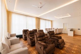 ELIVAAS privé ASK Farms Pet-friendly Bespoke Villa with Private Pool, Cinema Room & Alfresco Pizza Station - 6