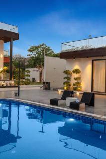ELIVAAS privé ASK Farms Pet-friendly Bespoke Villa with Private Pool, Cinema Room & Alfresco Pizza Station - 2