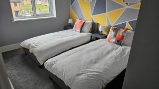 House Sleeps 8 with WiFi - 5