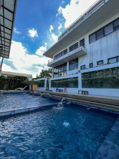 The Hermitage Tagaytay-Deluxe Room - 9