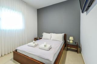 Mamad Elegant Sea-View Apt w Mamad by Sea N Rent - 9