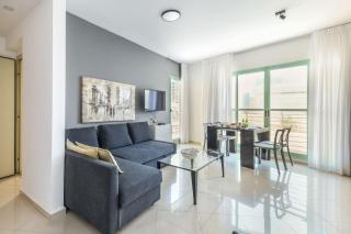 Mamad Elegant Sea-View Apt w Mamad by Sea N Rent - 5