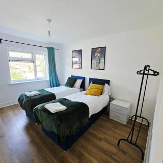 Modern Contractor & Family Friendly 2-Bed Flat - 5