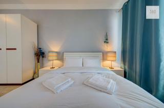 Modern 2BR Penthouse with Rooftop Terrace & BBQ - 5