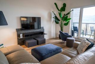 High-End Condo - River View & Lounge - 4