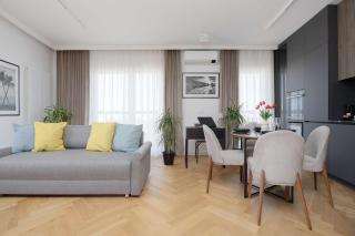 Luxury Air-Conditioned Apartment with Parking in Warsaw by Renters Prestige - 0