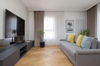 Luxury Air-Conditioned Apartment with Parking in Warsaw by Renters Prestige - 3