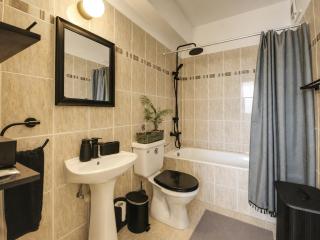 Olive Retreat - 1 BDR - Pool, Balcony, Parking - 3