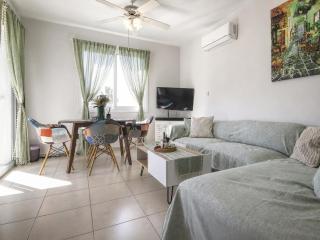 Olive Retreat - 1 BDR - Pool, Balcony, Parking - 5