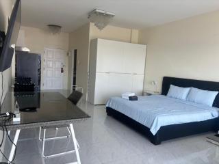 View Talay 6 Pattaya Beach by Anatolia Condo Suite - 1