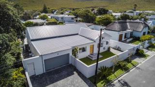 Robin Retreat - Luxury 3 Bedroom Villa by Back In Town - Hermanus Rentals - 1