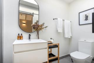 Champagne Apartment by Back In Town - Hermanus Rentals - 9