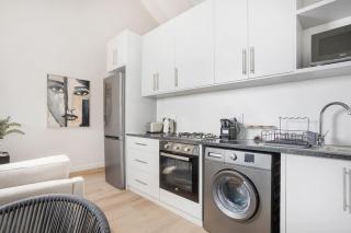 Champagne Apartment by Back In Town - Hermanus Rentals - 6