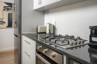 Champagne Apartment by Back In Town - Hermanus Rentals - 4