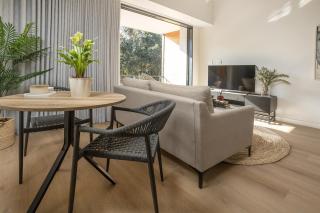 Champagne Apartment by Back In Town - Hermanus Rentals - 5