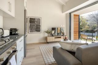 Chenin Apartment by Back In Town - Hermanus Rentals - 8