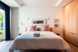 17 Marine - Apt 103 - Private Hot Tub & Garden - 1