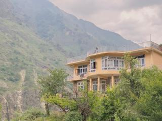 Cozy Himalayan Stay in Scenic Sainj Valley - 7