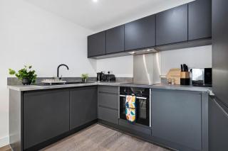 Luxury Liverpool City Centre Apartment with City Views - 3