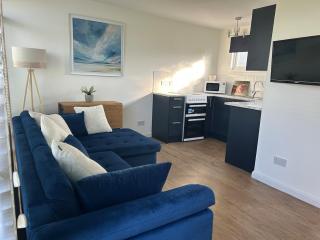 Renovated Broads Chalet, Pool and Clubhouse - 7