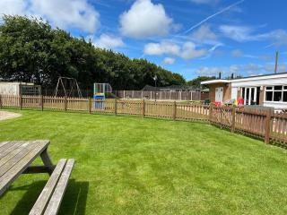Renovated Broads Chalet, Pool and Clubhouse - 1