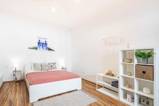 Stylish Central Apartman with Parking Garage - 9