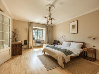 Main Square spacious 1-bed with bathtub - 0