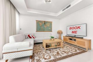 Free housekeeping visits during your stay - StayShort - Modern 4 BR villa in Damac Hills 2 with Garden that sleeps 8 - 5