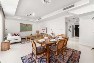 Free housekeeping visits during your stay - StayShort - Modern 4 BR villa in Damac Hills 2 with Garden that sleeps 8 - 2