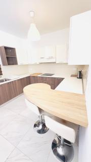8 Delphi Court - 1