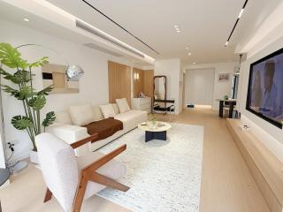 Superb city center view with floor-to-ceiling windows three bedrooms Stunning views of the Bund Shanghai Tower Yu Garden and Peoples Square - 7