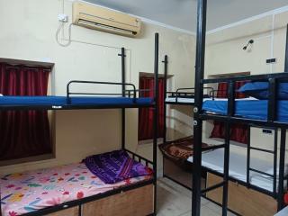 ROAMERS INN Backpackers Hostel - 7