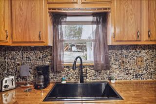Modern Comfort Quiet, Clean & Central Hot Tub! - 2