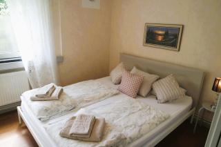 Apple Tree Garden House - 7