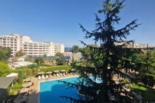 Poolside condo in Golden Sands - 6
