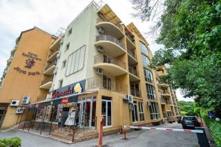 Poolside condo in Golden Sands - 2