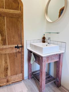 Beautiful Rustic Farmhouse in peaceful location - 1