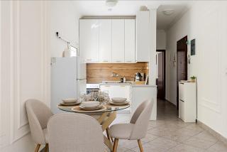 Stylish Apartment Near Seafront and Metro with Balcony - 6