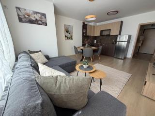 Main Avenue Apartment - 0