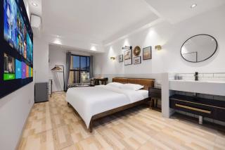 J&H Invis High Rise Panoramic Art Hotel - 1