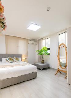 7호선5분,신사 가로수길10분,코엑스 차로10분,강남,논현,학동역,넓은2Room,3QBed - 8