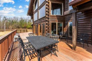 Log Cabin w Fireplace Screened Porch Deck & WiFi - 7