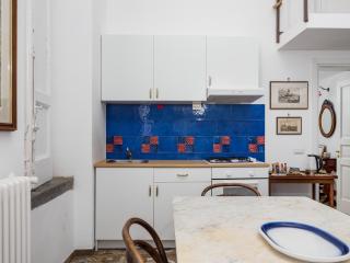 De Vivo Realty - Coco's Apartments - 4