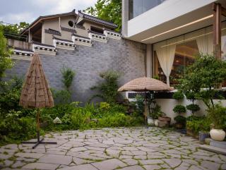 Yuechuang Banshandu Homestay (Hongqiao Tuojiang Store, Fenghuang Ancient Town) - 2