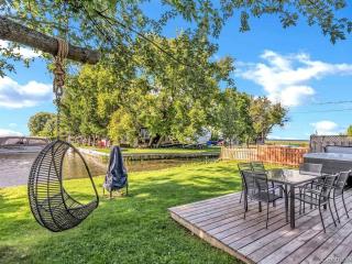 Spa & WaterFront - Chalet Beau-Lac de Campagne - 9