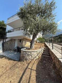 Roberts Villa - 0