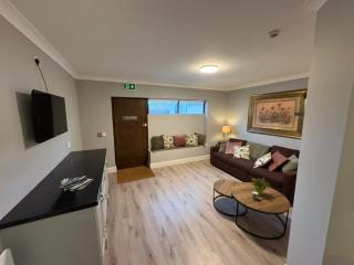 Apartment Sleeps 3 with Parking - 8