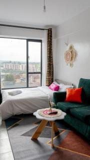Stylish 10th Floor Studio with great Views ,Fast Wi-Fi and Secure - 2