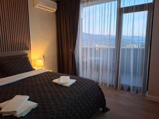 Large studio with panoramic views of the mountains and the sea - 2