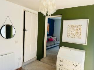 The Secret Cottage - 4